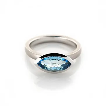 1647000 Ring 750 Weißgold Aquamarin Navette
